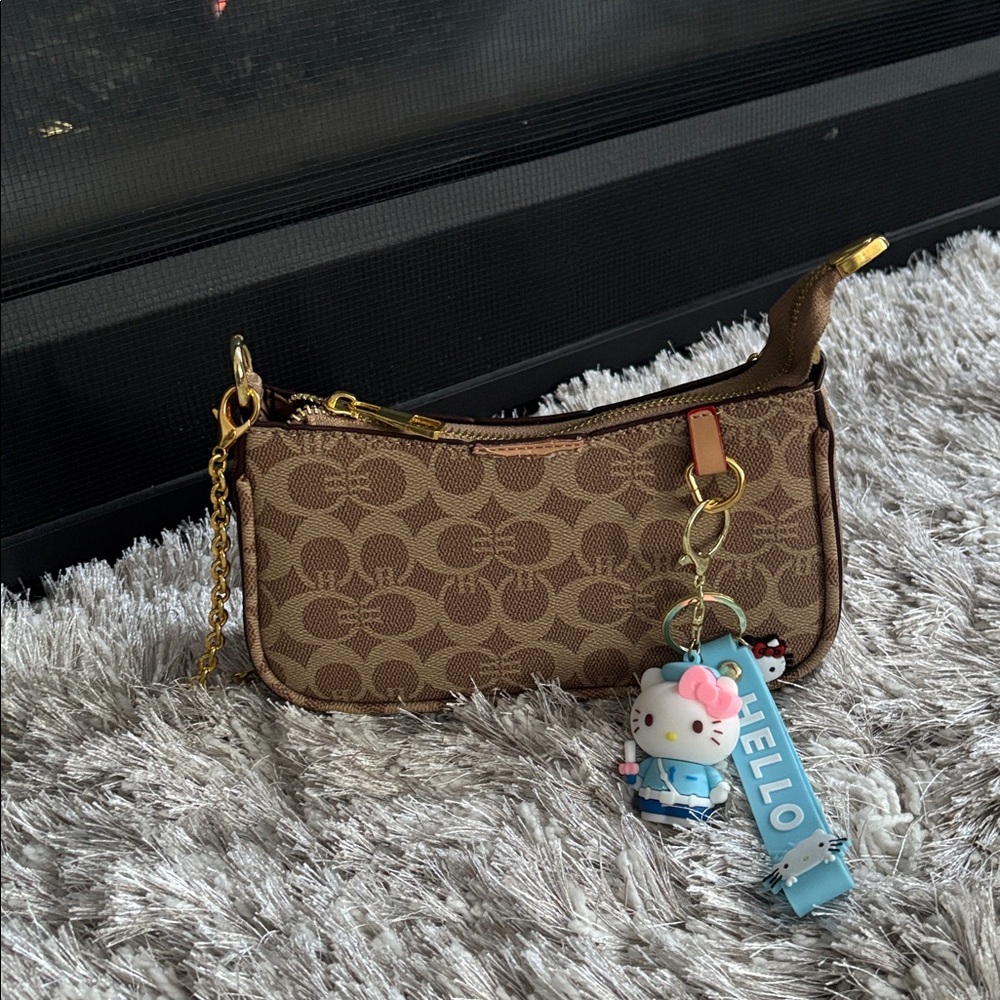 Hello Kitty Officer Keychain🩷 - Picture 4 of 5